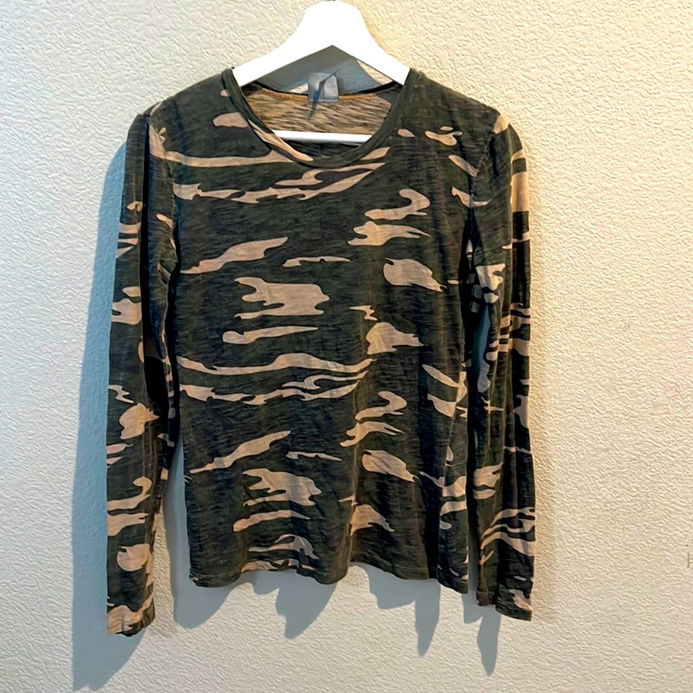 BOBI Long sleeve super lightweight fitted t camouflage size small